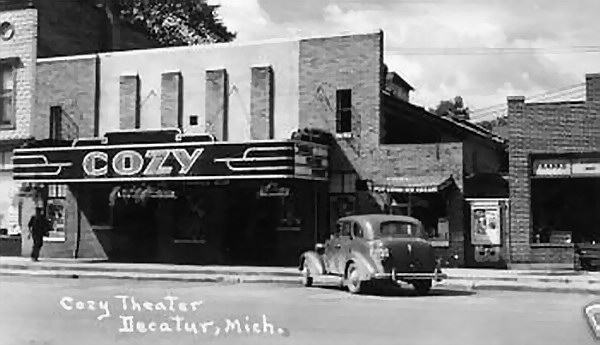Cozy Theatre - Nice Shot Of Marquee (newer photo)